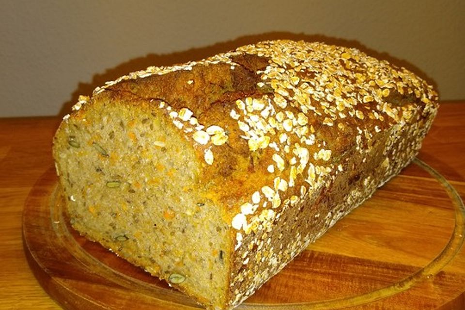 Dinkel-Roggen-Brot mit Karotten