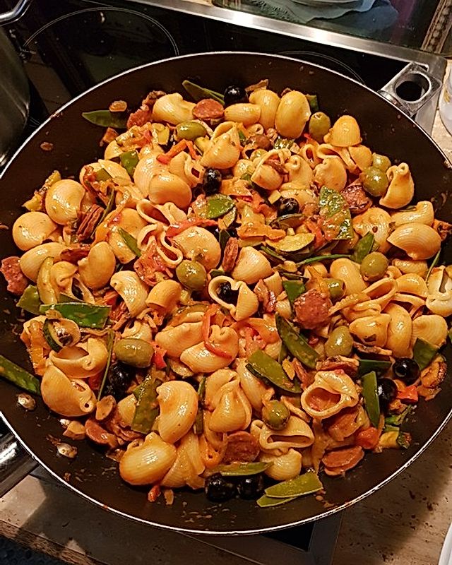 Lumaconi mit Chorizo und Gemüse