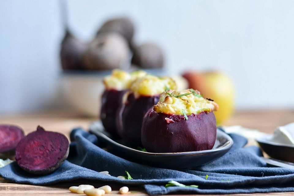 Gefüllte Rote Bete mit Wirsing und Apfel