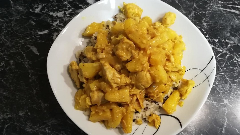 Hähnchenbrustfilets mit Ananas-Curry-Sauce von hemet-nisut-weret