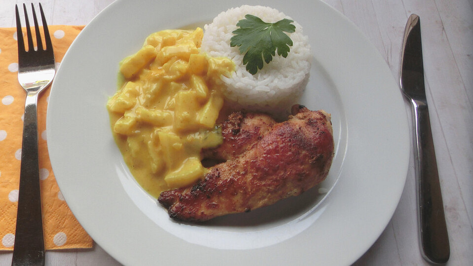 Hähnchenbrustfilets mit Ananas-Curry-Sauce von hemet-nisut-weret