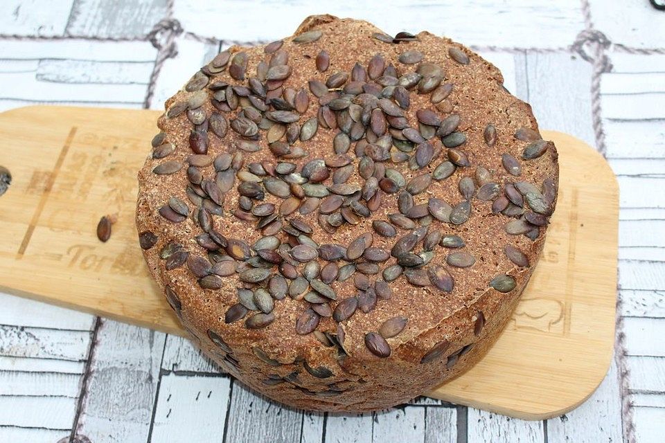 Kräuter-Gewürz-Brot aus dem Bräter mit Sauerteig