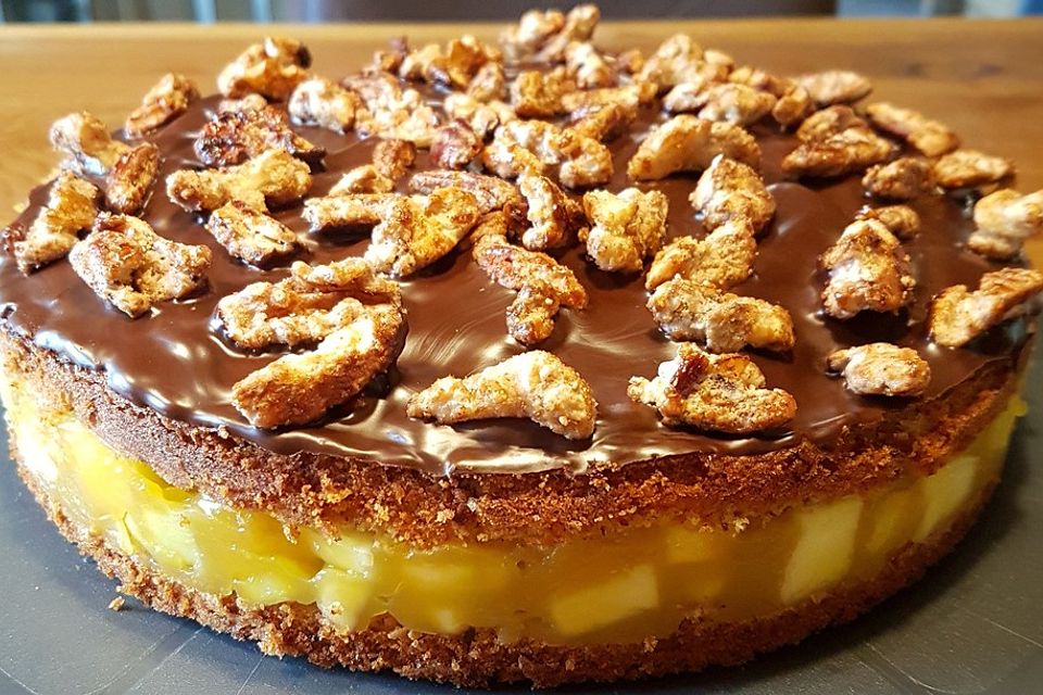 Gebrannte Nuss-Apfel-Torte