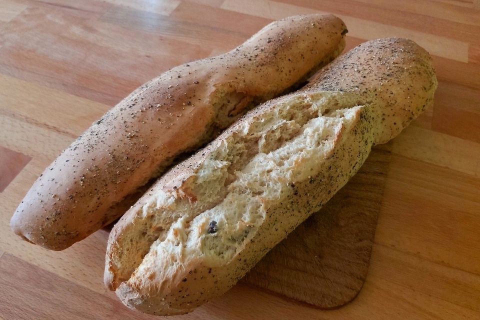 Pfeffer-Oliven-Baguette