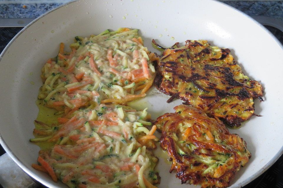 Möhren-Zucchini-Bratlinge mit Buchweizenmehl