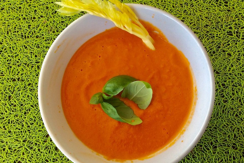 Tomatencremesuppe mit Bleichsellerie