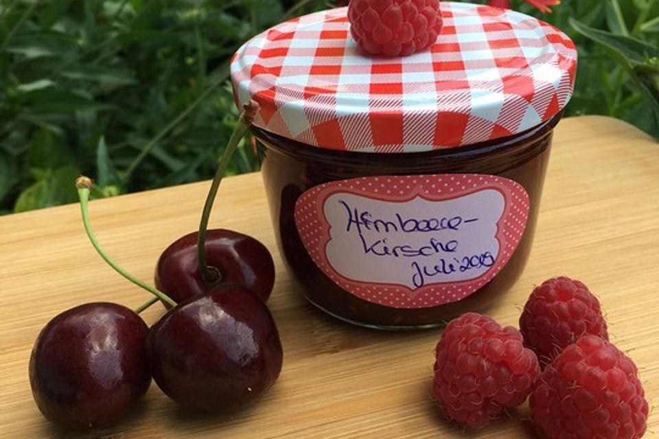 Einfache Himbeer-Kirsch-Marmelade