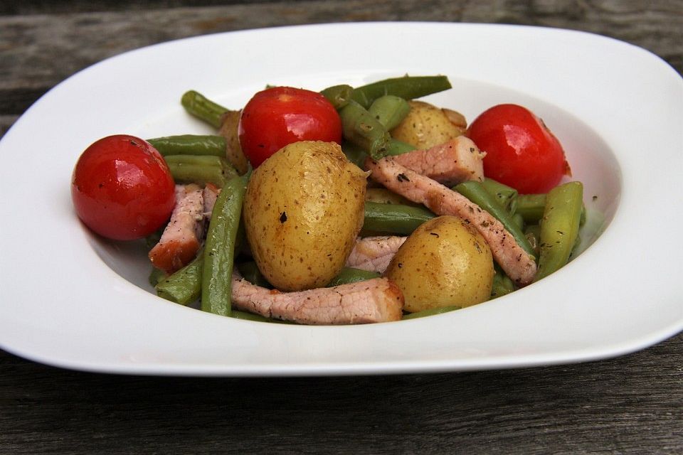 Kartoffelpfanne mit Bohnen und Kassler