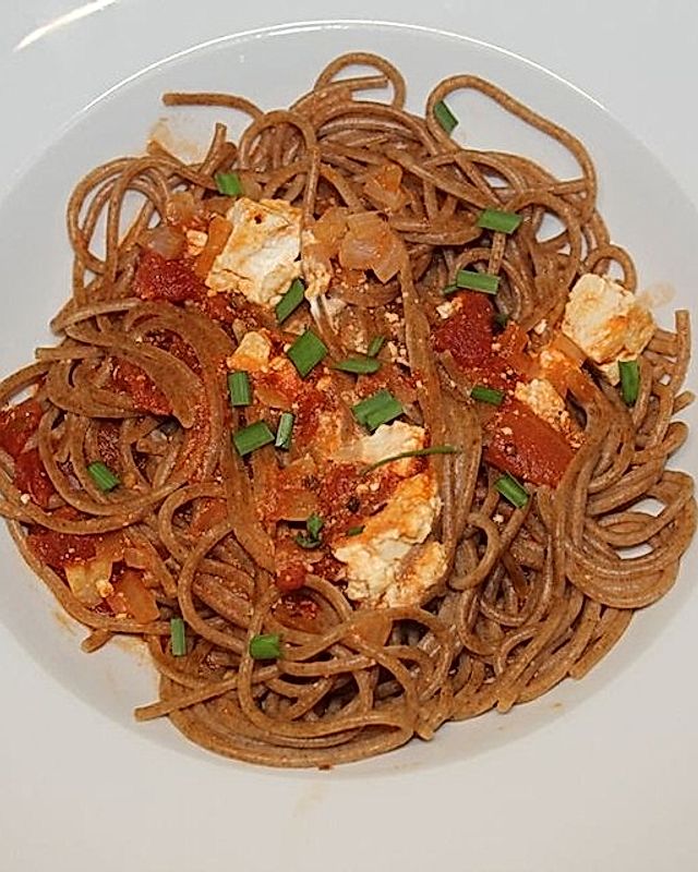 Spaghetti aglio e olio mit Tofu und Tomaten