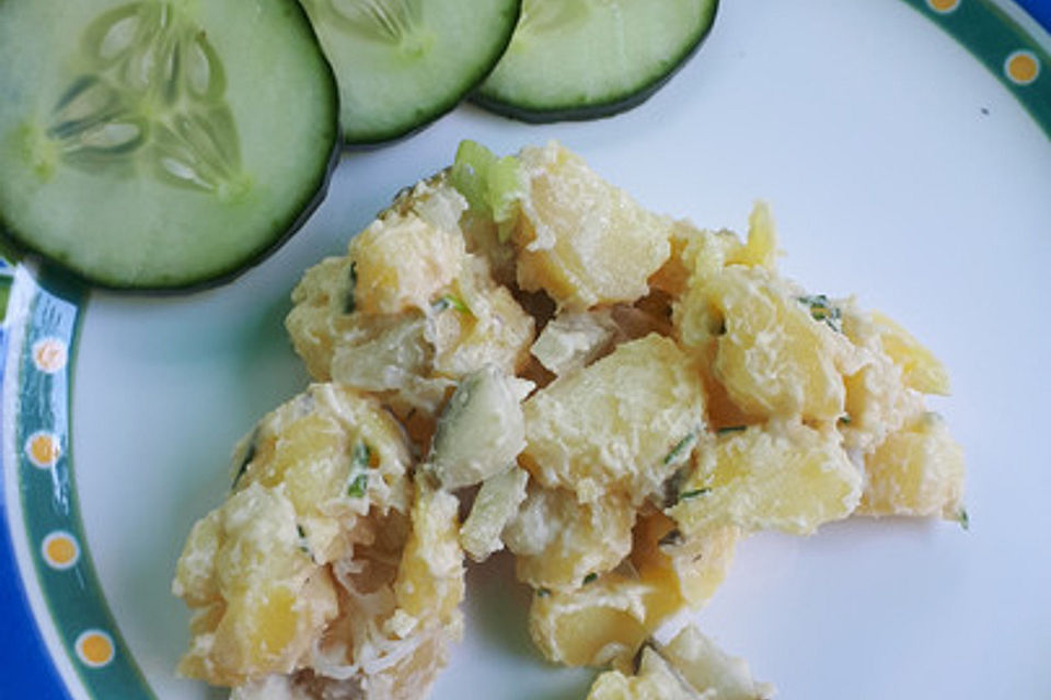 Veganer Kartoffelsalat mit Cashewmus und Gurkenwasser