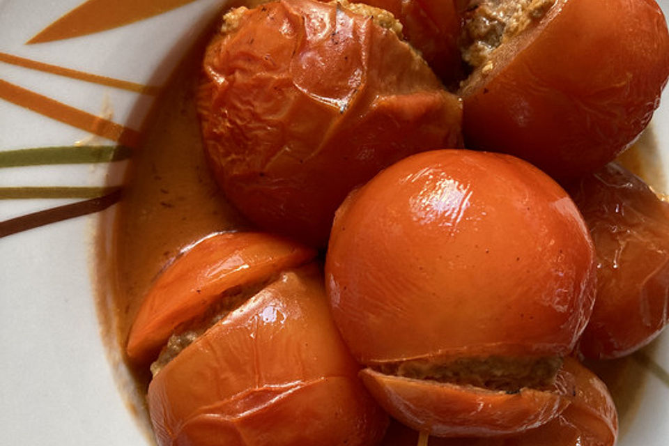 Gefüllte Tomaten mit Soße - nicht überbacken