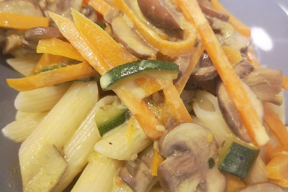 Pasta con verdure e panna Fresca - Nudeln mit Gemüse-Sahnesauce