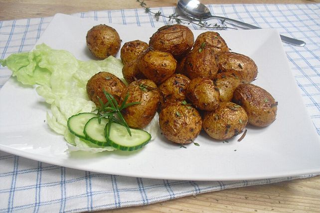 Neue Kartoffeln aus dem Ofen mit Thymian und Rosmarin von Rike2| Chefkoch