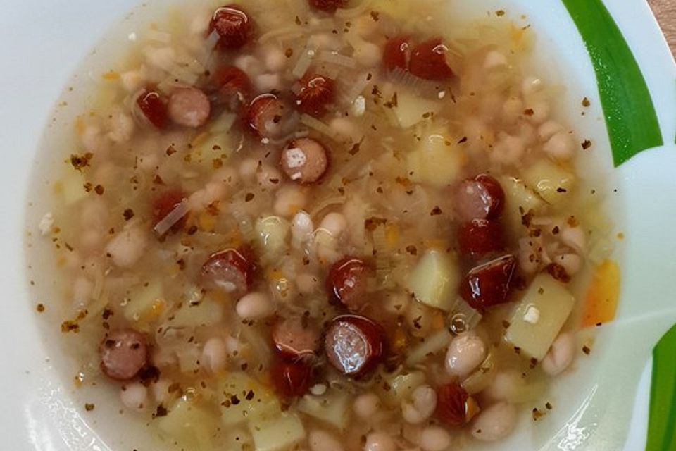 Omas Bohnensuppe mit Cabanossi-Würstchen