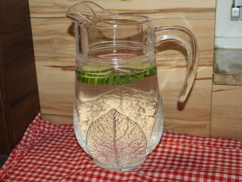 Wasser aromatisiert mit Gurke und Zitronengras von dodith | Chefkoch