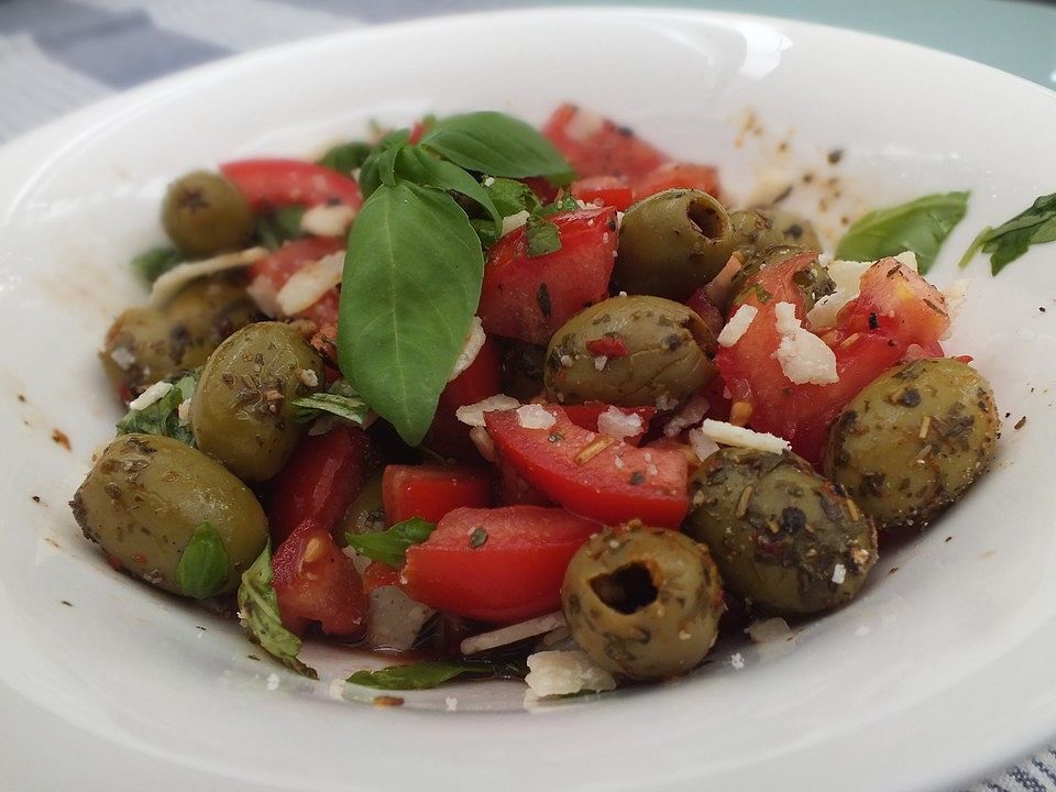 Tomatensalat mit Parmesan und Oliven von Rike2 | Chefkoch
