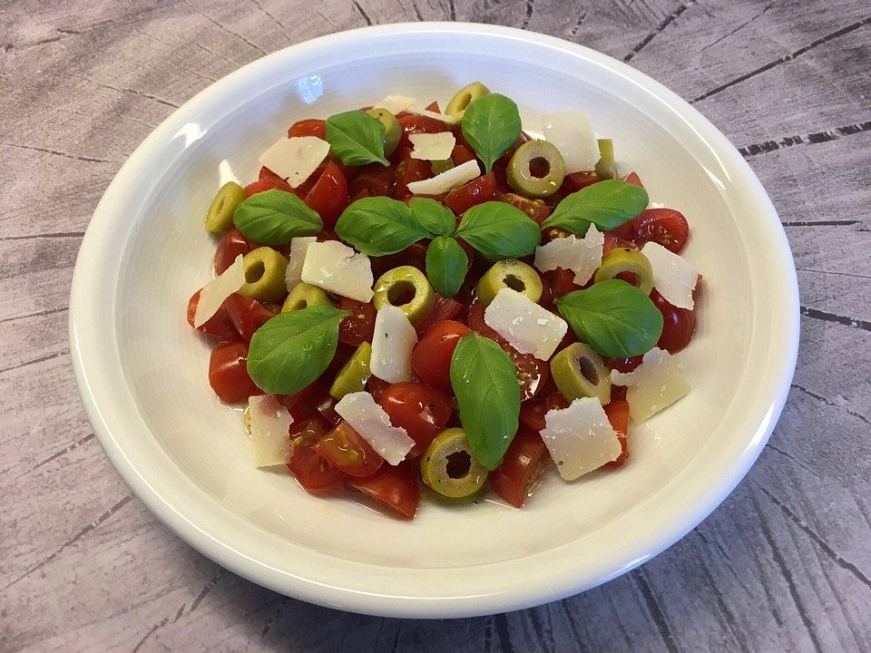 Tomatensalat mit Parmesan und Oliven von Rike2| Chefkoch