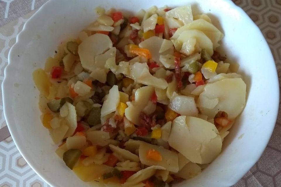 Kartoffelsalat mit Essig und Öl