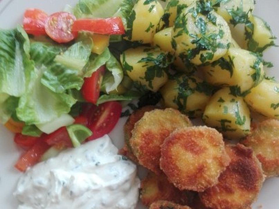 Gebackene Zucchini mit Petersilienkartoffel, Sauerrahm-Dip und ...