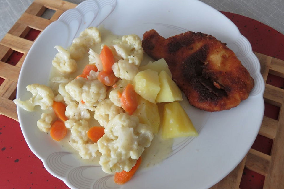 Blumenkohl mit Karotten in Béchamelsauce