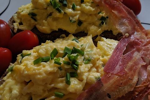 Perfekte Rühreier mit Speck von Mitosemensch| Chefkoch