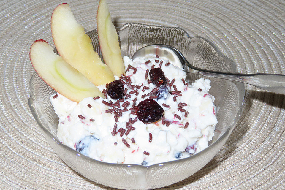 Hüttenkäse mit Apfel und Cranberries