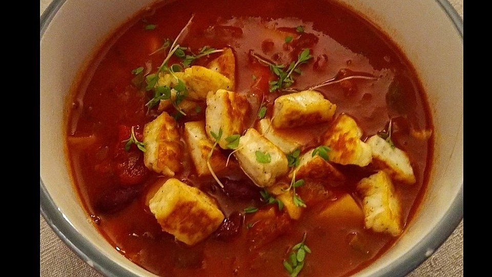 Vegetarische Gulaschsuppe mit Halloumi von Jujuchan