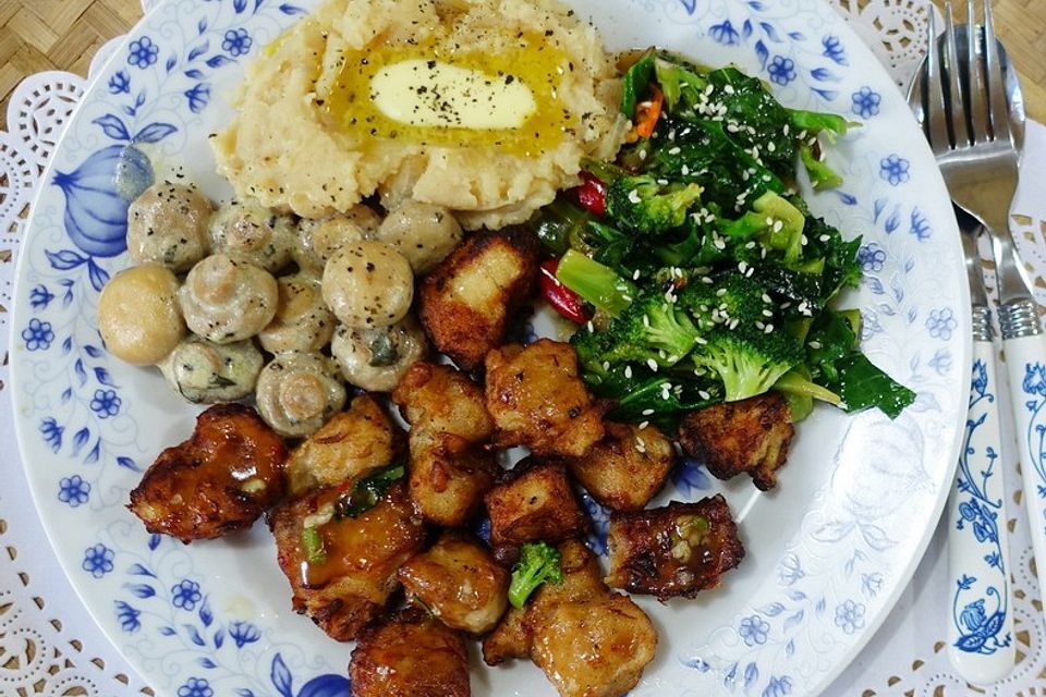 Thunfisch mit Brokkoli, Pilzen und Kartoffelpüree "Sanur Beach"