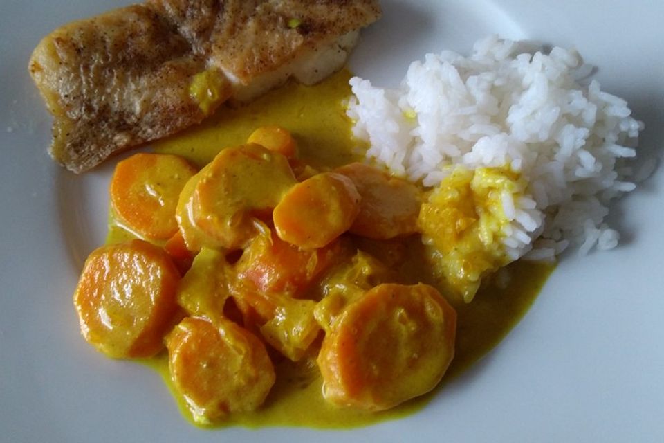 Orangen-Möhren-Gemüse in Curryrahm