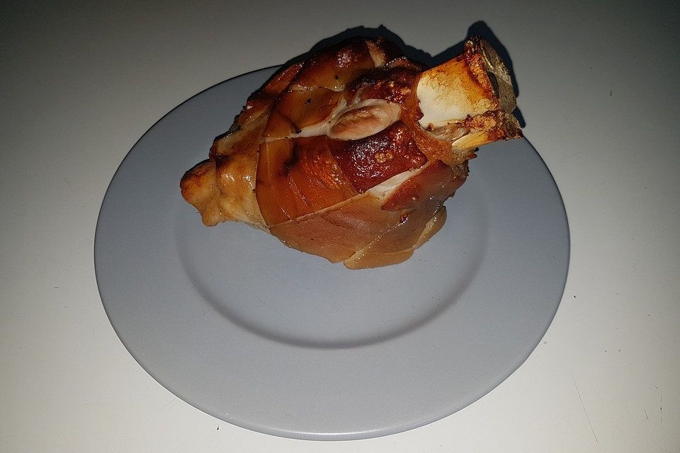 Schweinshaxe auf saarländische Art mit Bier