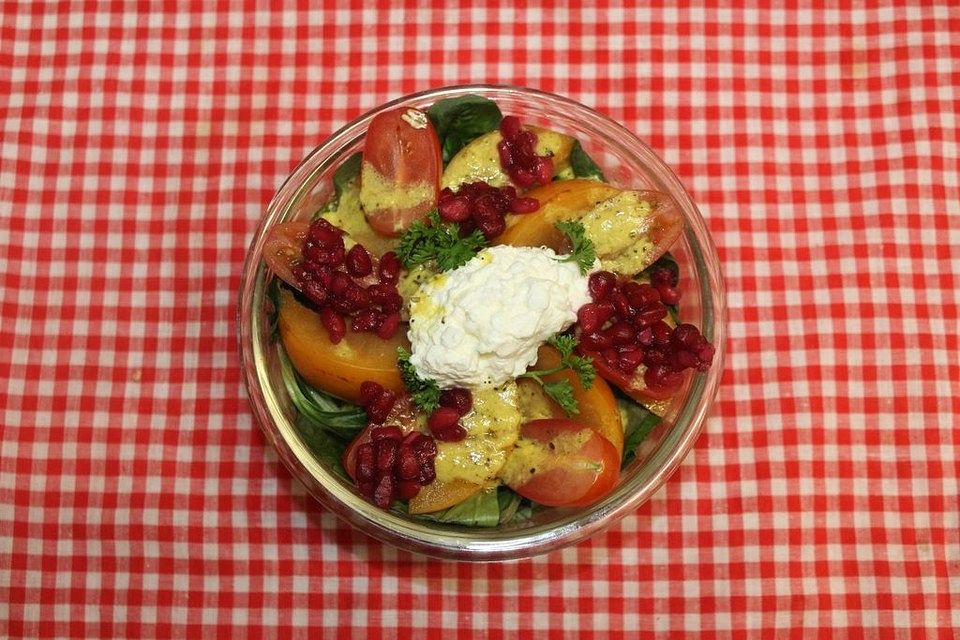 Sommerlicher Salat mit körnigem Frischkäse und Nektarinen