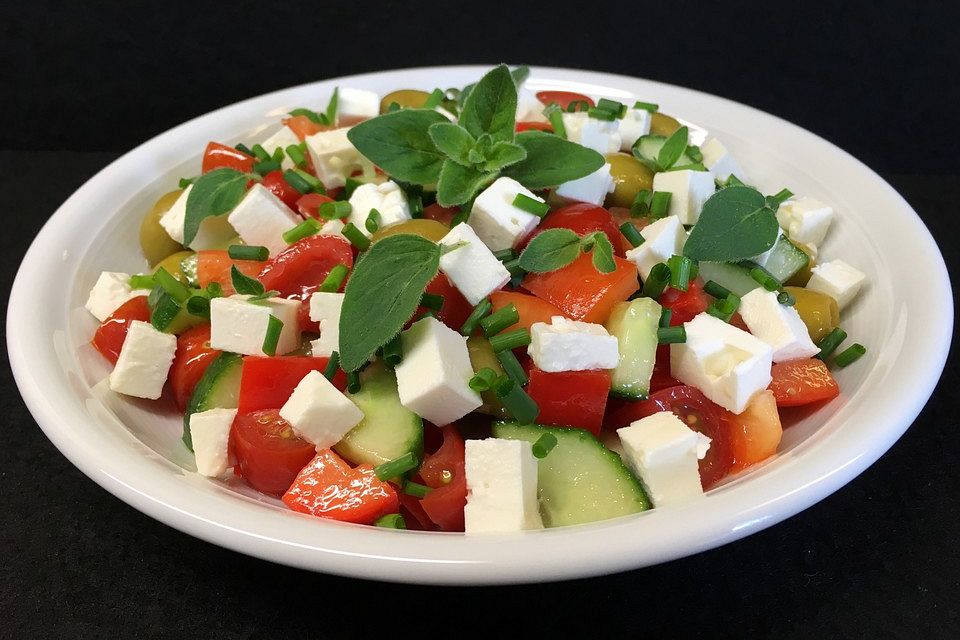 Hirtensalat mit Feta-Käse