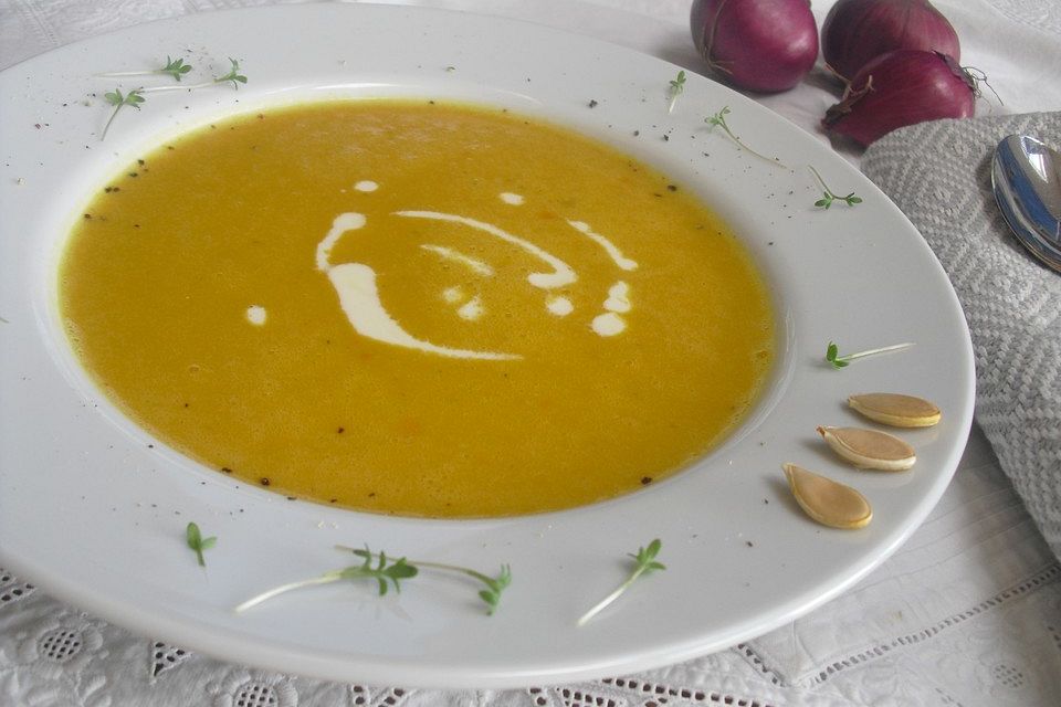 Kürbis-Kartoffel-Suppe aus Backofengemüse