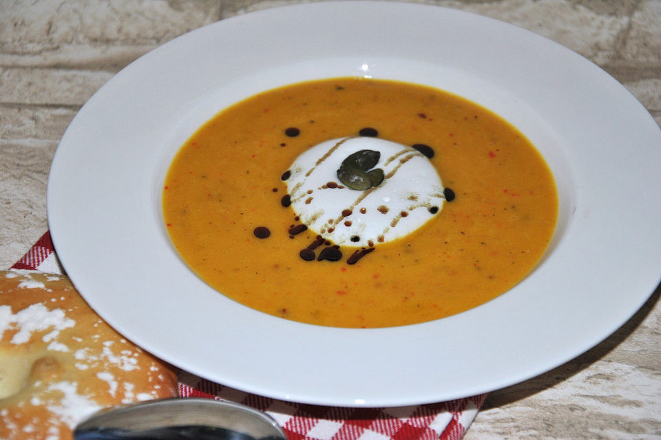 Kürbis-Kartoffel-Suppe aus Backofengemüse