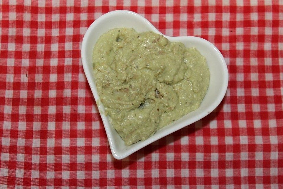 Veganes Avocado-Basilikum-Pesto Veganes Avocado-Basilikum-Pesto
