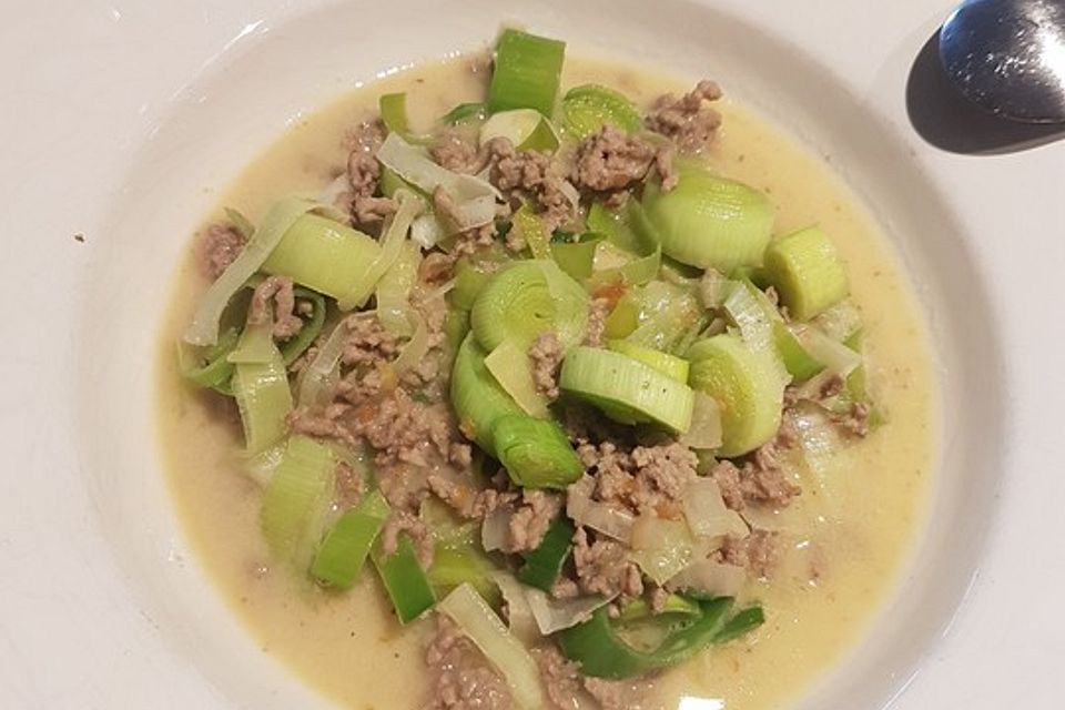 Exotische Hackfleisch-Lauchsuppe