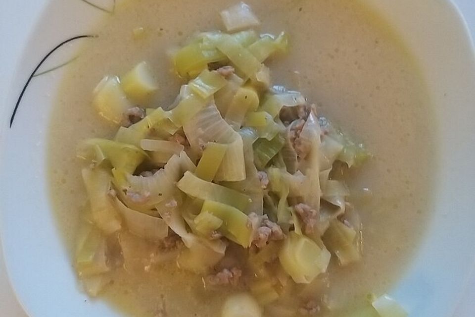 Exotische Hackfleisch-Lauchsuppe