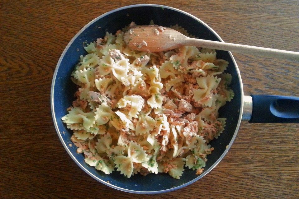 Farfalle mit Thunfisch und Rührei