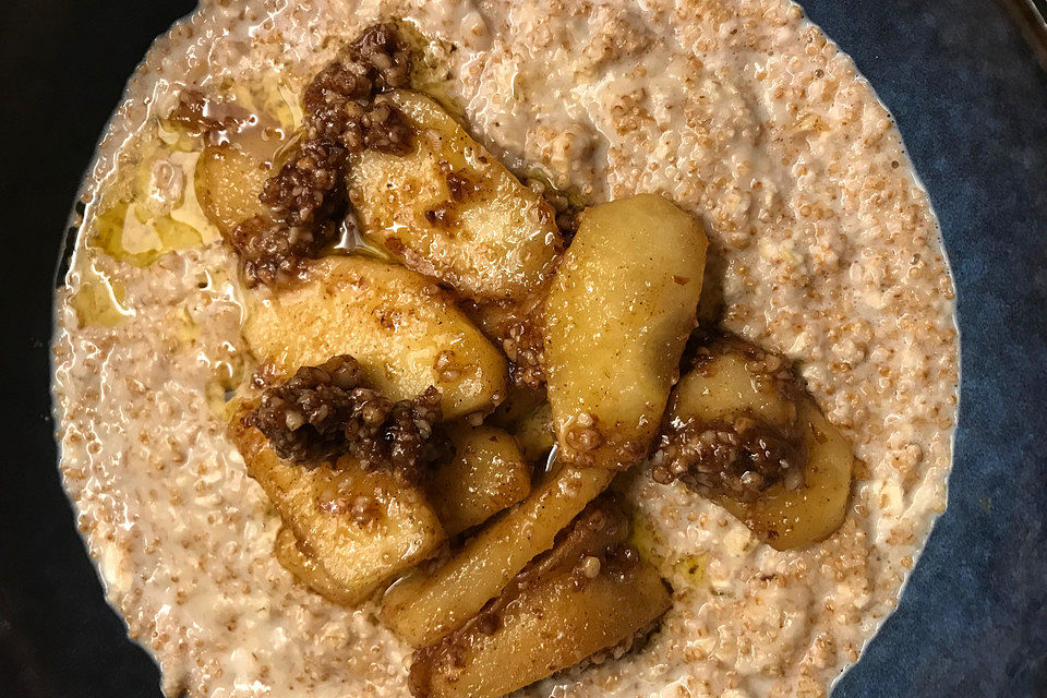 Porridge mit karamellisierten Äpfeln