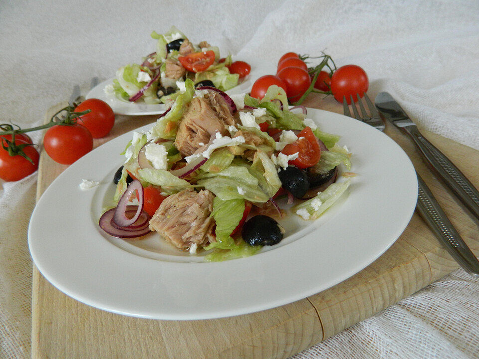 Grüner Salat mit Thunfisch, Tomaten und Oliven von McMoe| Chefkoch
