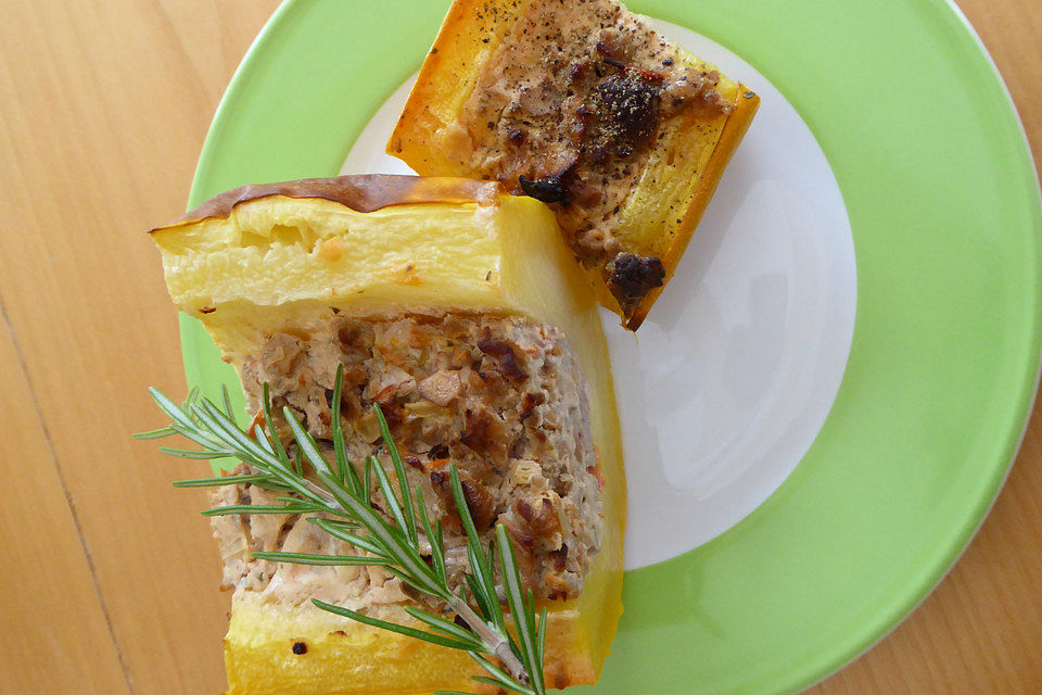 Gefüllte Ofen-Zucchini mit Hackfleisch, Pfifferlingen und Käse