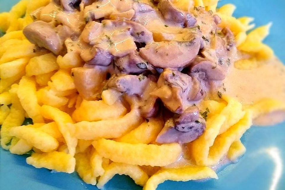 Champignon-Blauschimmel-Sahnesauce mit Spätzle