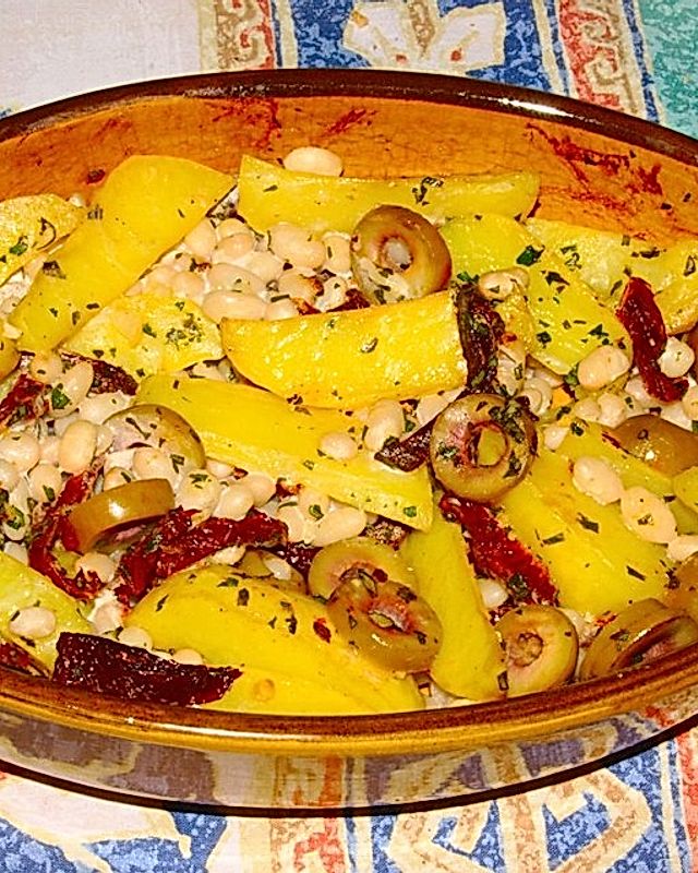 Weiße Bohnen und Zitronen-Kartoffeln mit Oliven und Tomaten