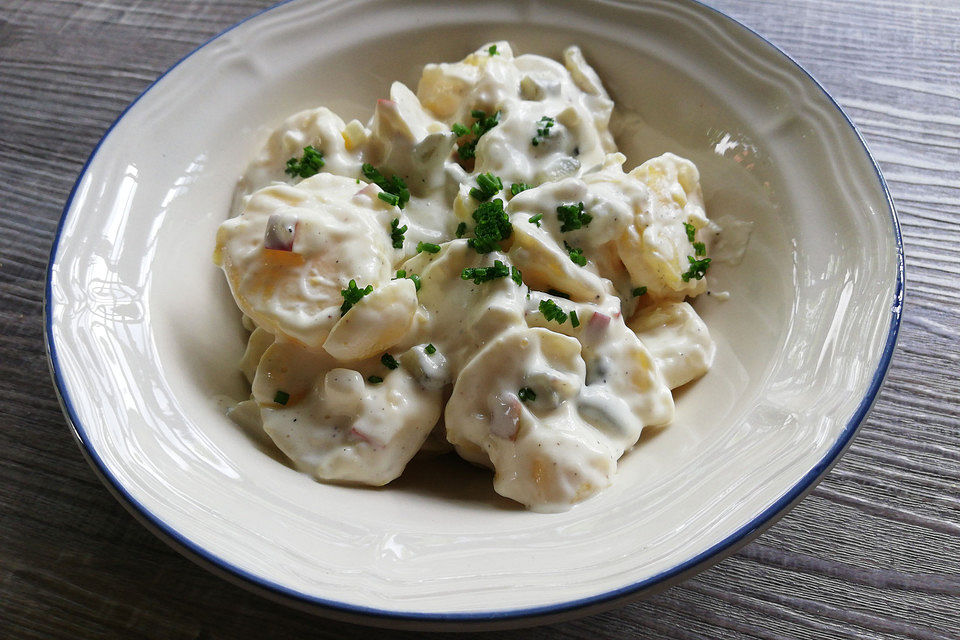 Kartoffelsalat mit selbstgemachter Mayonnaise, aber ohne Jedöns