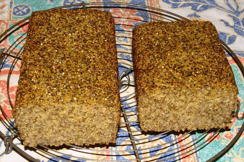 Glutenfreies Quinoa-Chia-Brot ohne Zucker