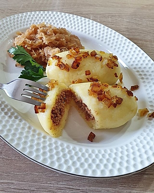 Schlesische Kartoffelklöße mit traditioneller Fleischfüllung