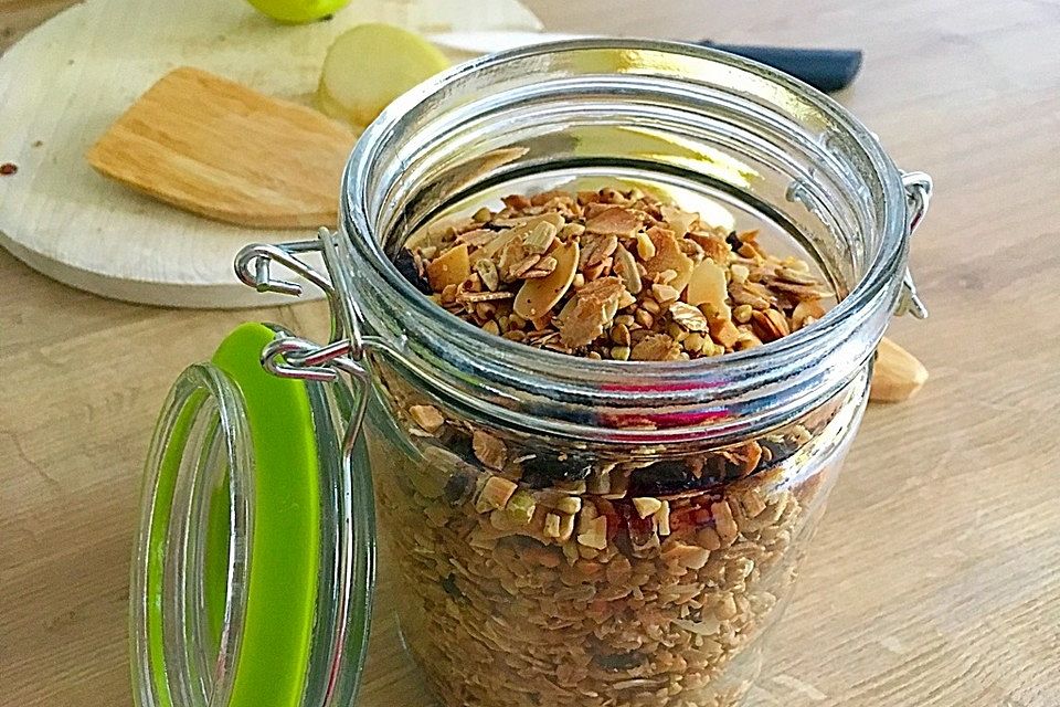 Knuspermüsli aus Buchweizen und Haferflocken