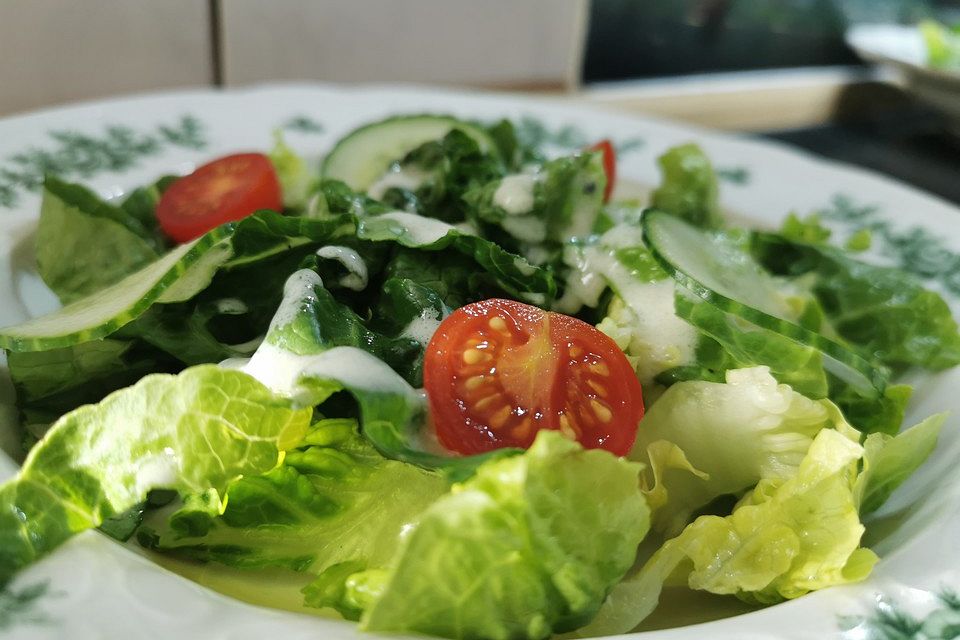 Joghurt-Dressing mit Kräutern