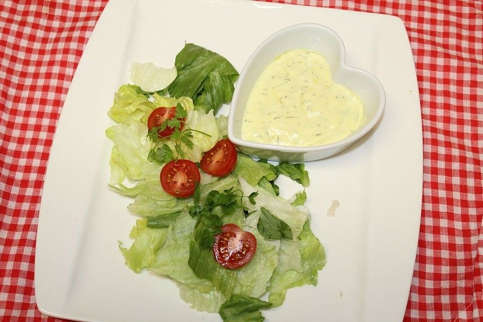 Joghurt-Dressing mit Kräutern