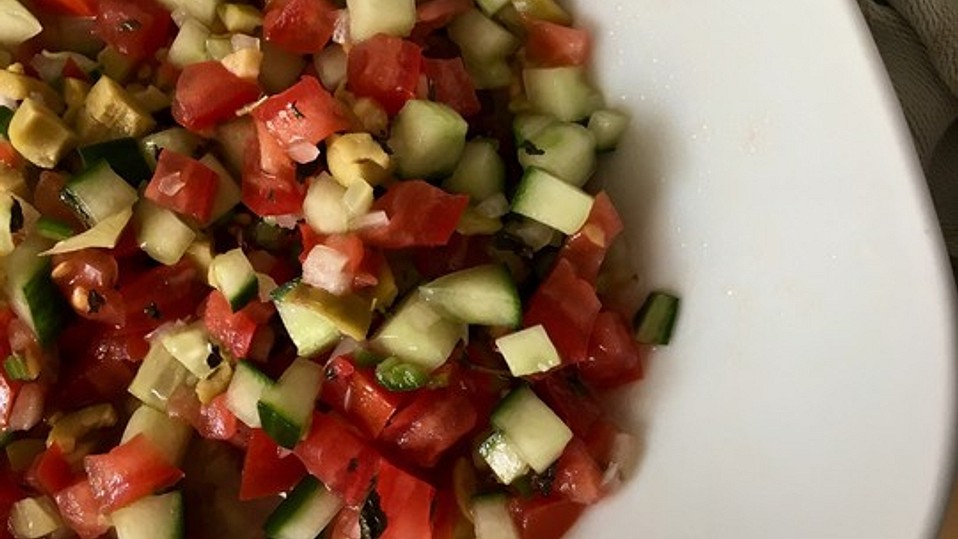 Arabischer Tomaten-Gurkensalat von evelinesarah